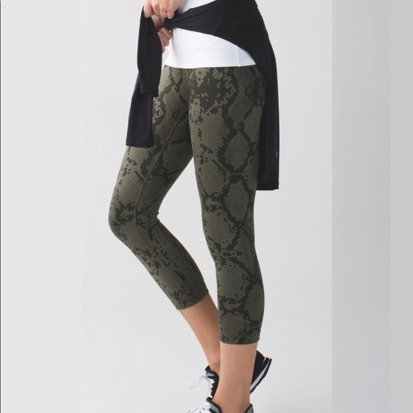 Lululemon crops size 4 - Picture 5 of 5